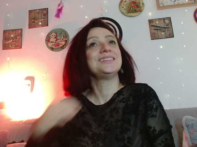 CoralShine80 live cam on BongaCams