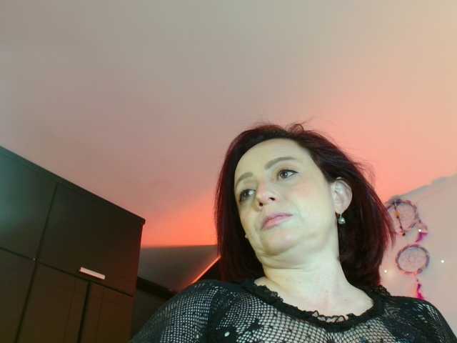 CoralShine80 live cam on BongaCams