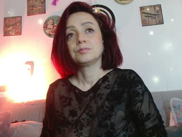 CoralShine80 live cam on BongaCams