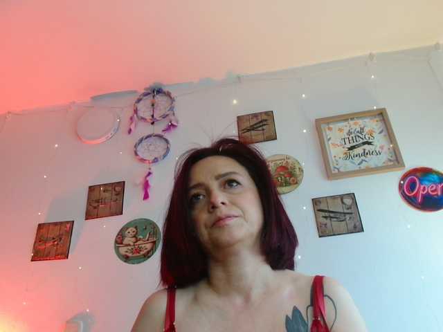 CoralShine80 live cam on BongaCams