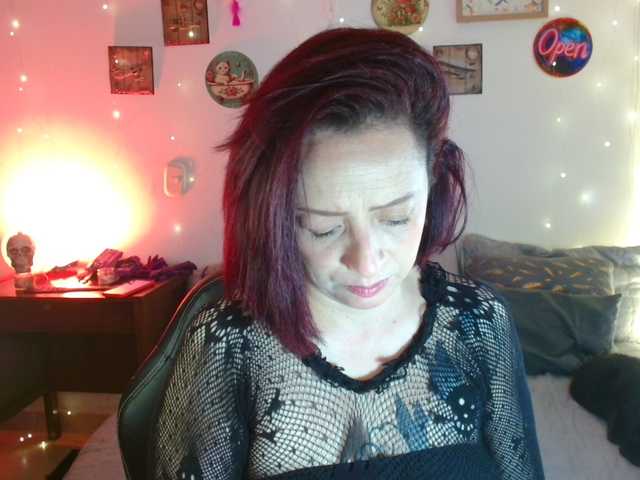 CoralShine80 live cam on BongaCams