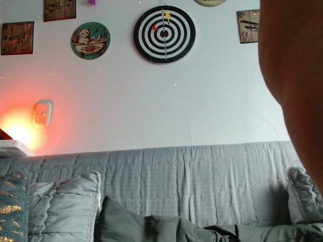 CoralShine80 live cam on BongaCams