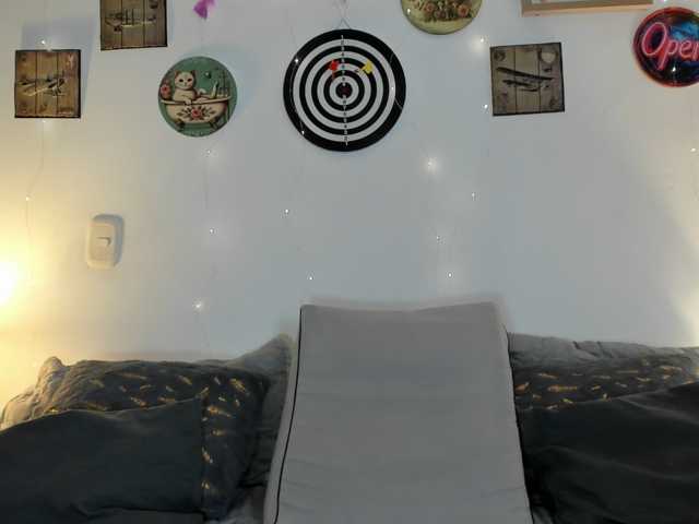 CoralShine80 live cam preview