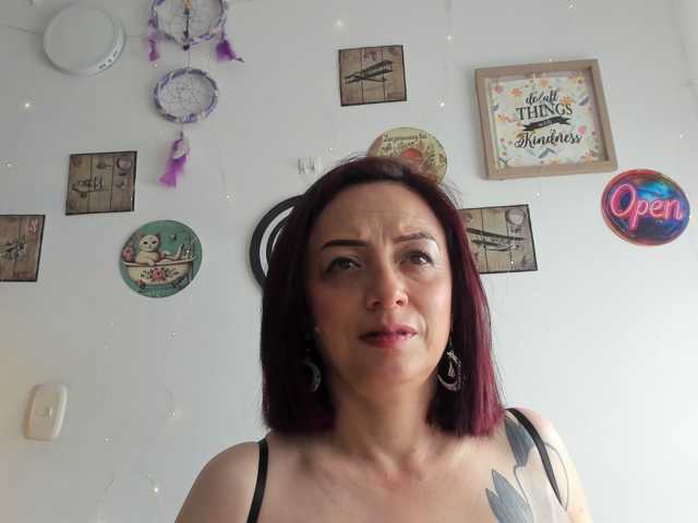CoralShine80 live cam on BongaCams