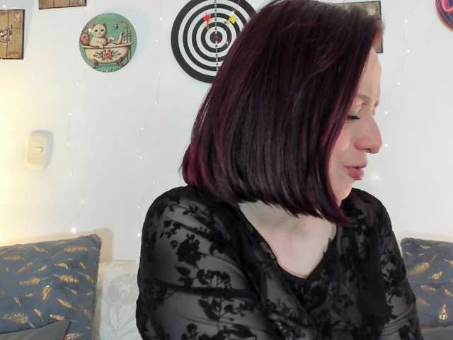 CoralShine80, en directo ahora en BongaCams