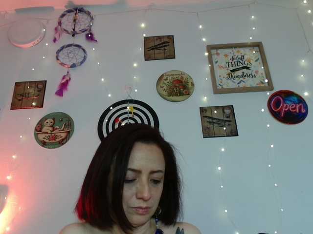 CoralShine80 live cam on BongaCams