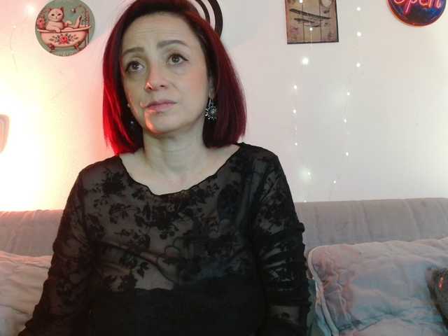 CoralShine80 live cam on BongaCams