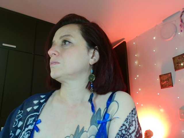 CoralShine80 live cam on BongaCams