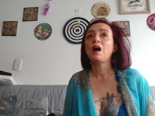 CoralShine80 live cam on BongaCams