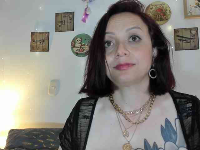 CoralShine80's webcam live show