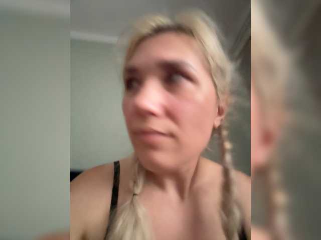 Roxi13 live cam on BongaCams