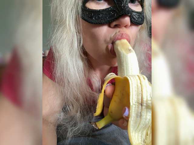 Roxi13 live webcam show