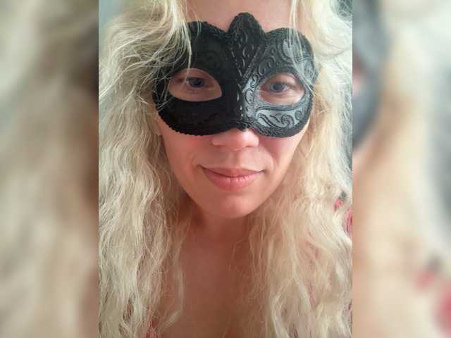 Roxi13 live cam preview