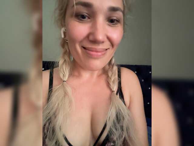 Roxi13 live cam on BongaCams