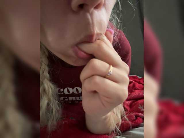 Roxi13 live cam on BongaCams