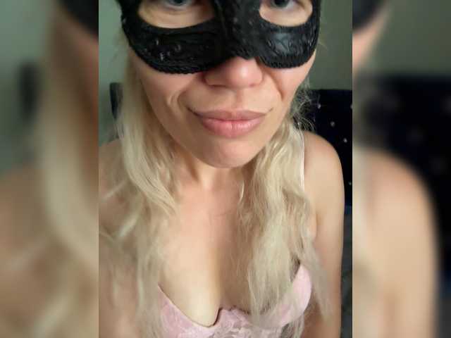 Roxi13 live cam on BongaCams