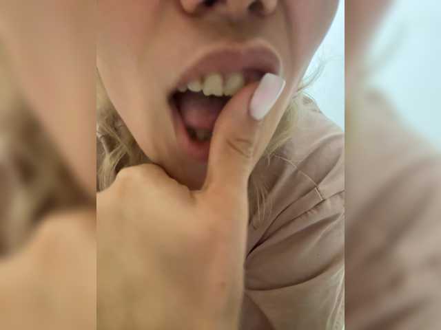 Roxi13 live cam on BongaCams