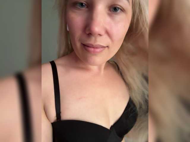 Roxi13 live cam on BongaCams