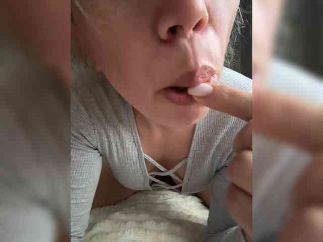 Roxi13 webcam