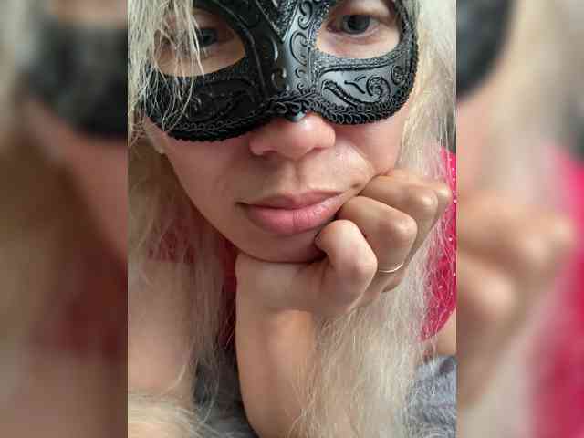 Roxi13 webcam