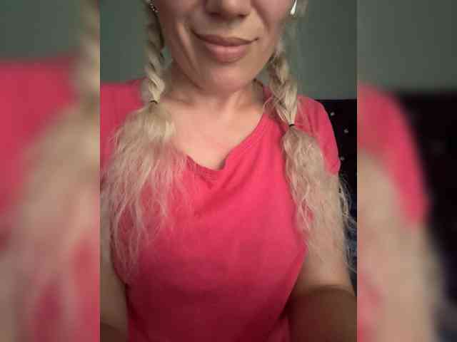 Roxi13 webcam