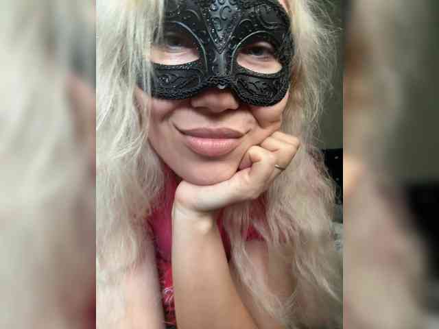 Roxi13 webcam