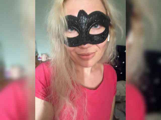 Roxi13 webcam