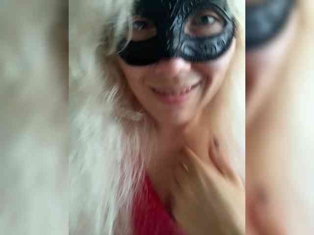 Roxi13 webcam