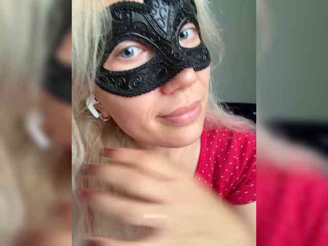 Roxi13 webcam