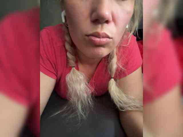 Roxi13 webcam