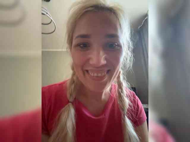 Roxi13 webcam