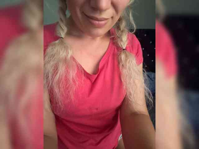 Roxi13 webcam