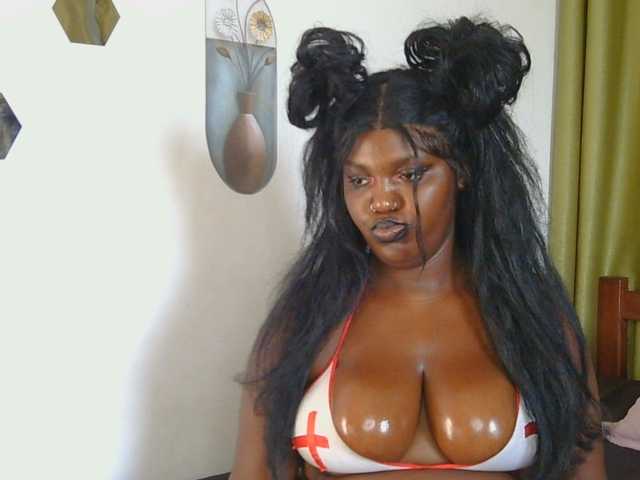 le modèle TastyAngels est en webcam porno dans un show sur le site bongacams, il possède les tags suivants: Ebony,Brunette,Shaved