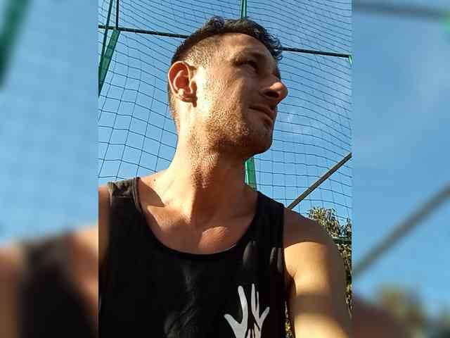 Florincristinel's cam show statistics and live stream