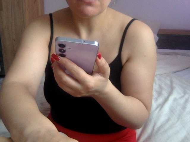 le modèle Anna86-2 est en webcam porno dans un show sur le site bongacams, il possède les tags suivants: White/Caucasian,Brunette,Shaved
