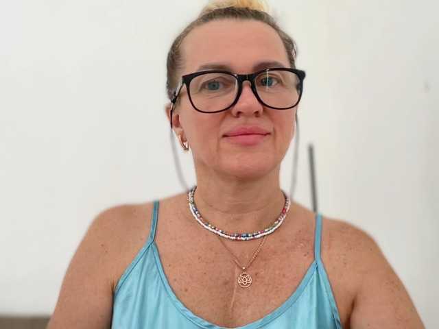 WhisperHeart live cam on BongaCams