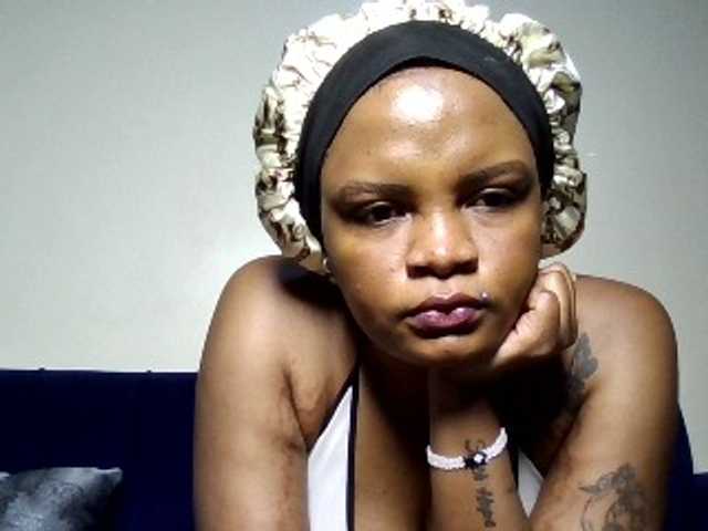 Hot-sexxy-beauty live cam on BongaCams