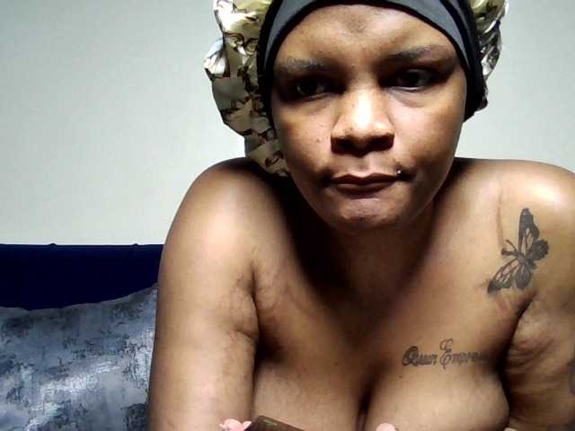 Hot-sexxy-beauty live cam