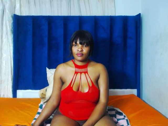 Naughtybootxx live cam on BongaCams