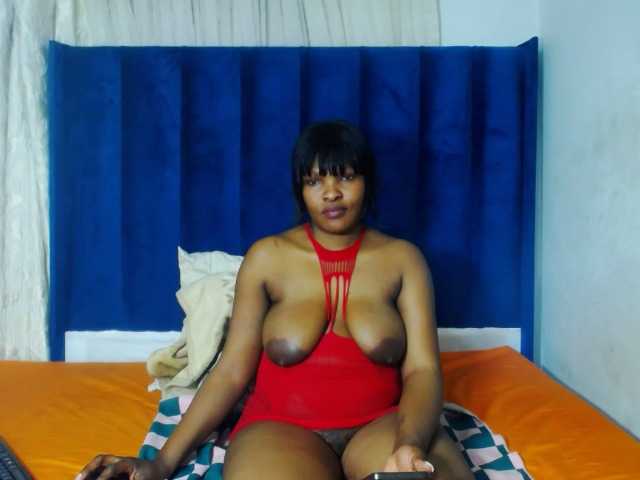 Naughtybootxx live cam