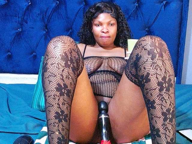Naughtybootxx live cam on BongaCams