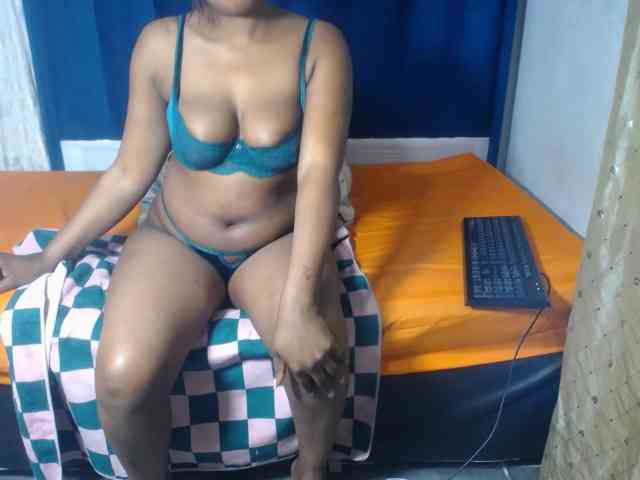 Naughtybootxx webcam