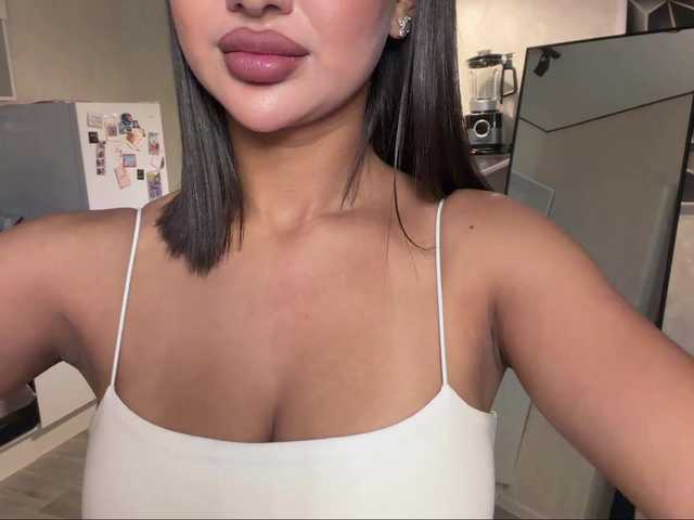 FloraLooks live cam on BongaCams
