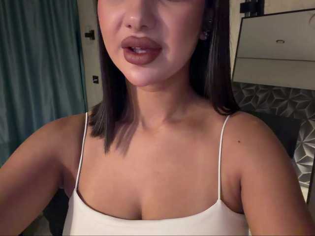FloraLooks live cam on BongaCams