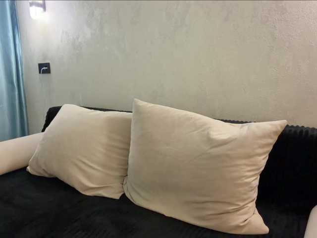FloraLooks live cam on BongaCams