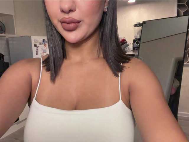 FloraLooks live cam on BongaCams