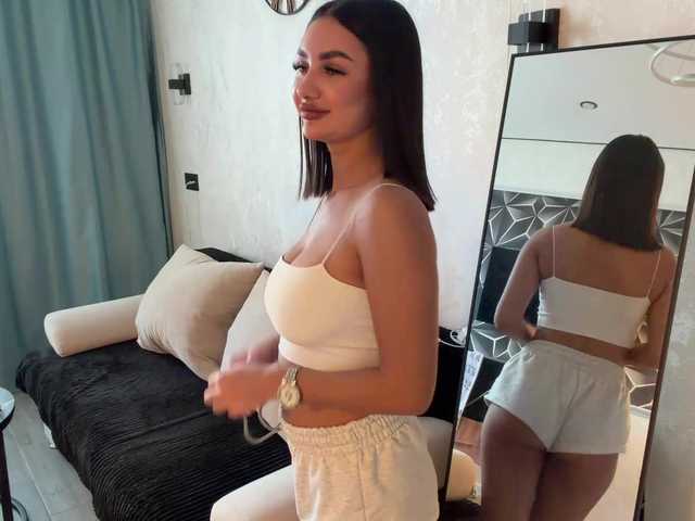 FloraLooks live cam on BongaCams