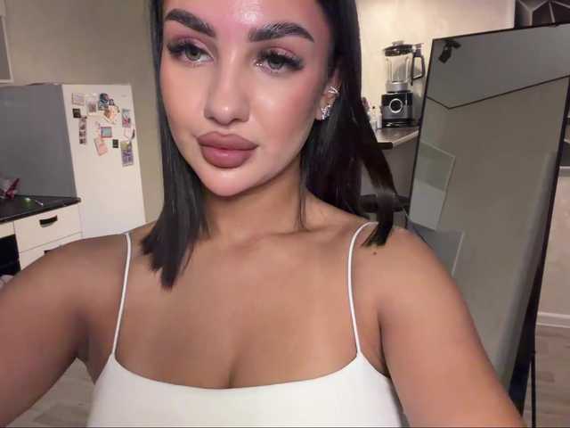 FloraLooks live cam on BongaCams
