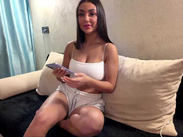 FloraLooks live cam on BongaCams