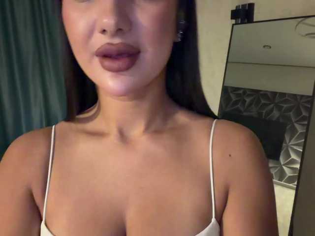 FloraLooks live cam on BongaCams